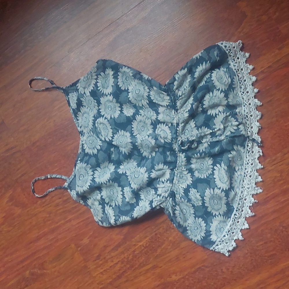 Sunflower tank‎